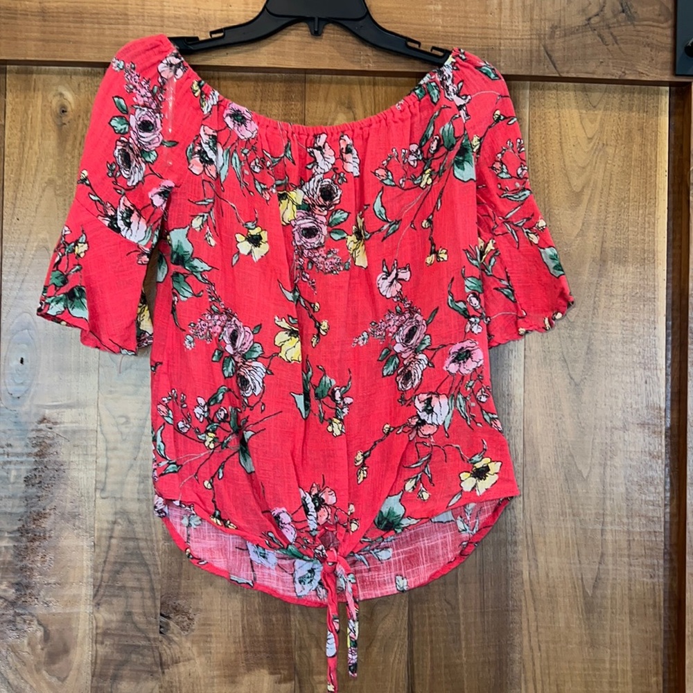 Shes J Apparel floral tie front top size medium